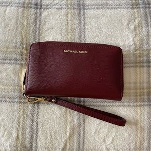 *LAST CHANCE* Michael Kors Travel Smartphone Wristlet Maroon